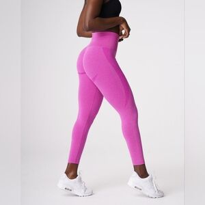 NVGTN Vibrant Pink LeggingsMaui Contour Seamless Leggings